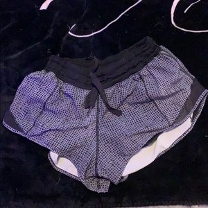 2.5 Hotty hot Lulu lemon shorts